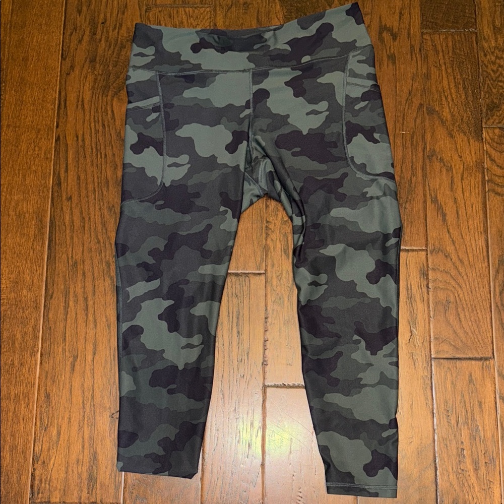 Old Navy Green Camo Leggings
